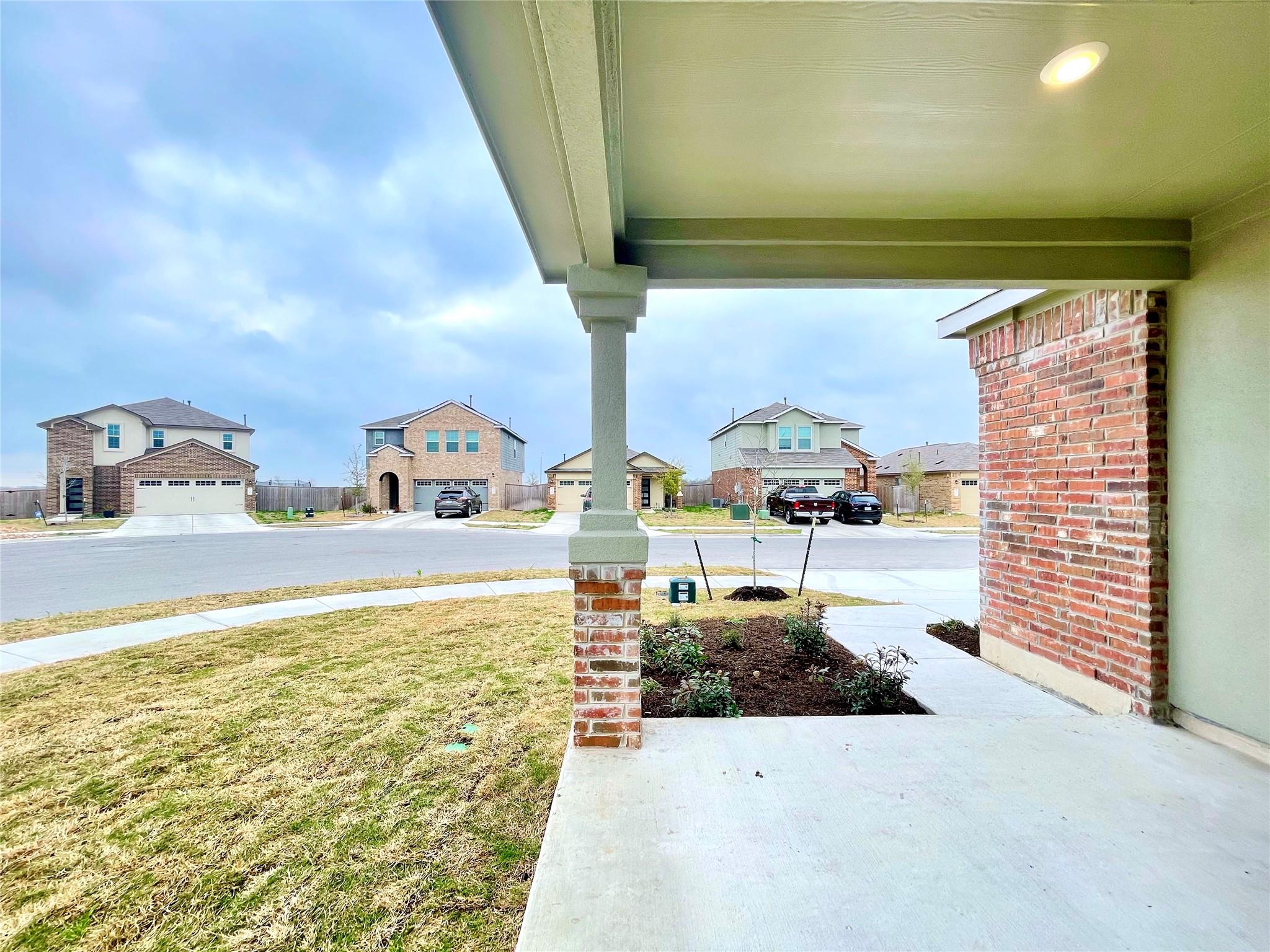 305 Milliner Loop, Hutto, TX 78634