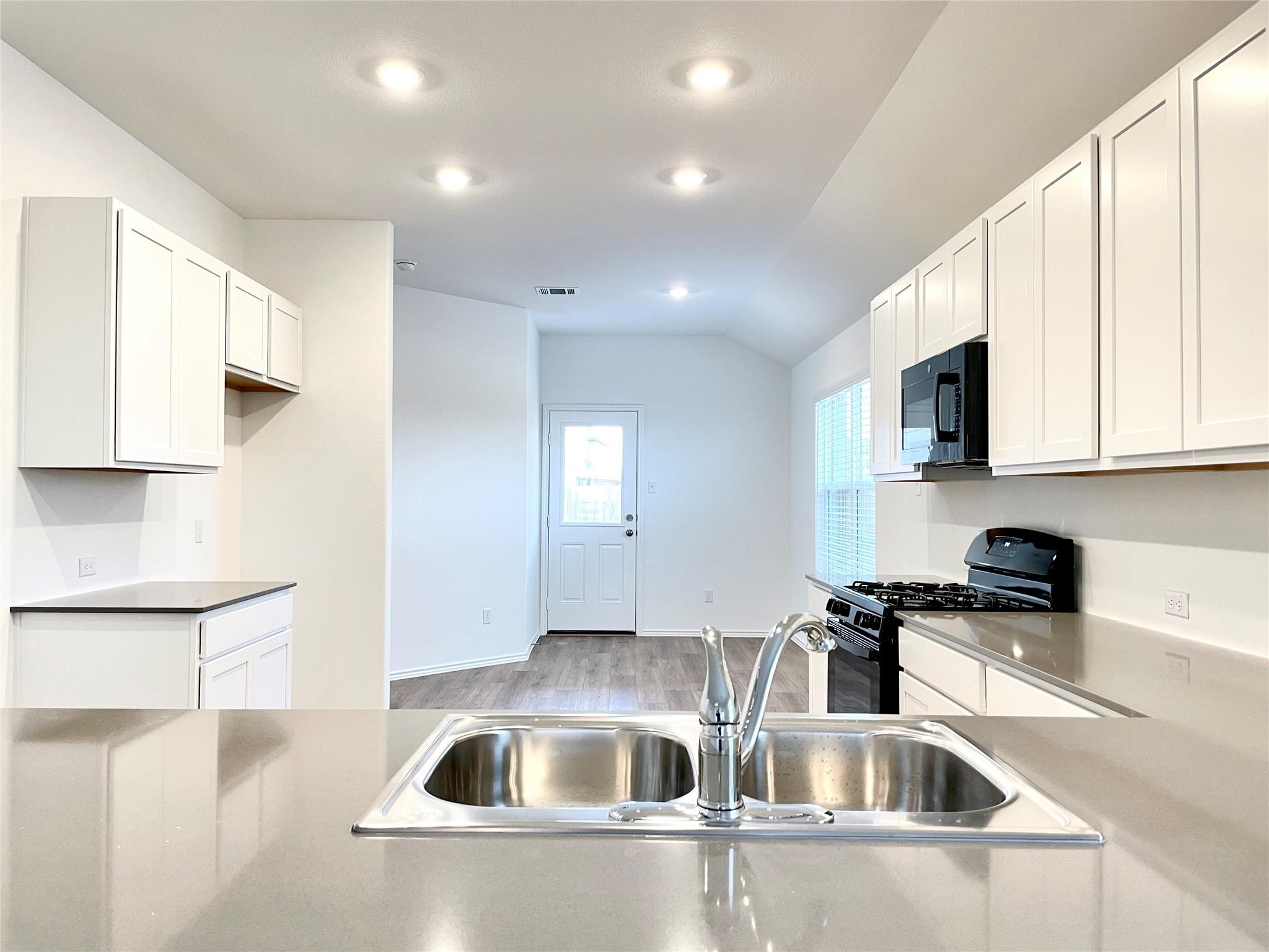 305 Milliner Loop, Hutto, TX 78634