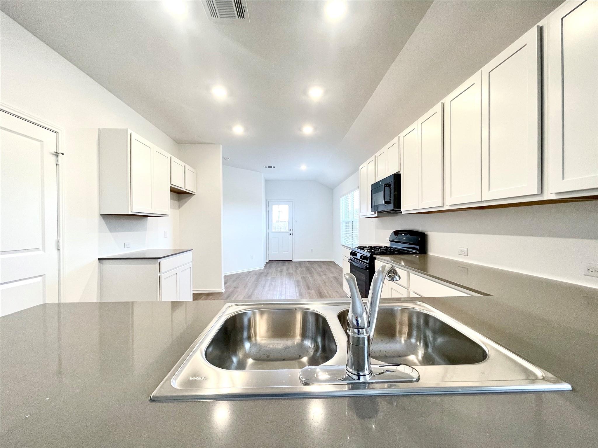 305 Milliner Loop, Hutto, TX 78634