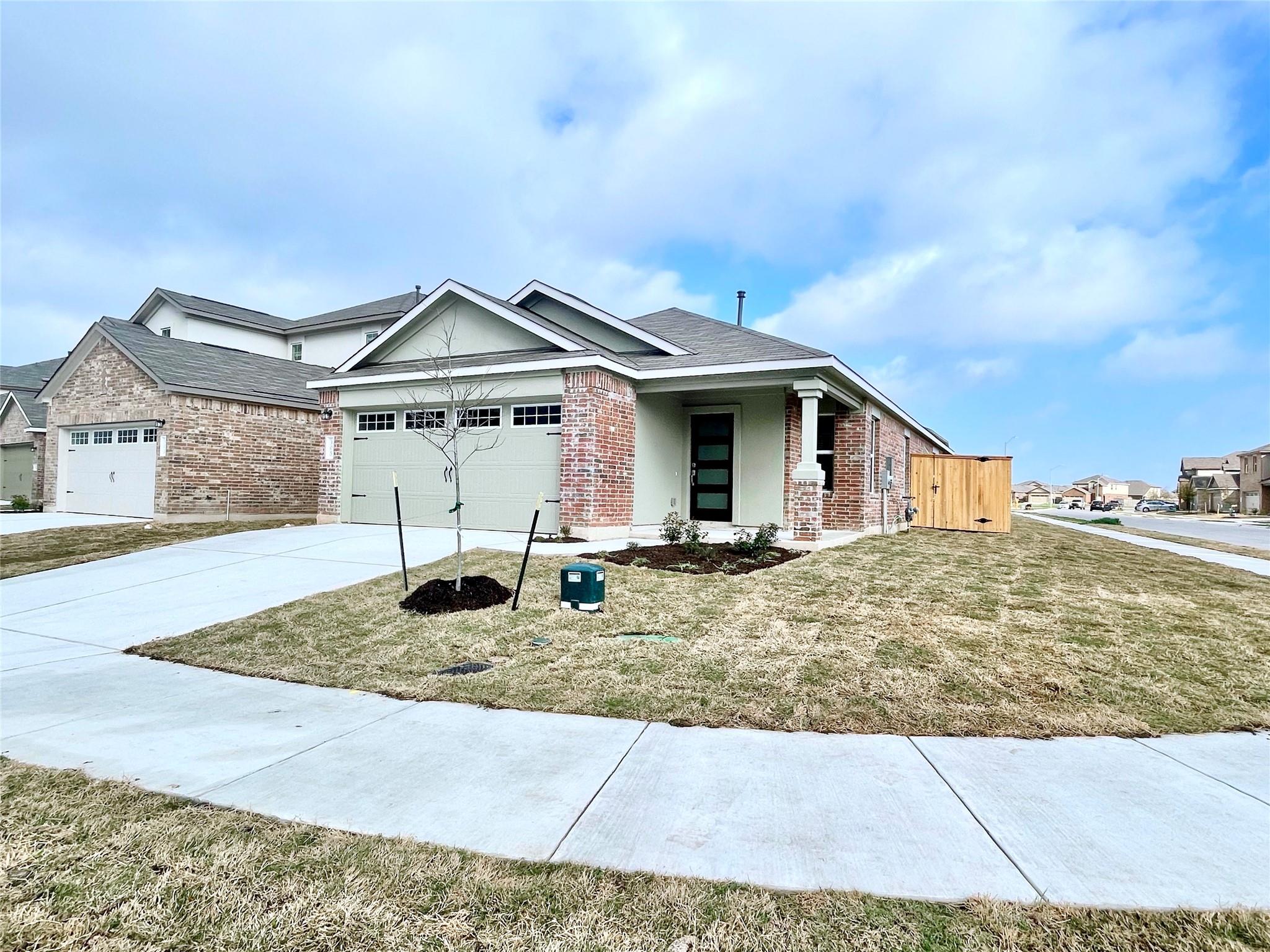 305 Milliner Loop, Hutto, TX 78634