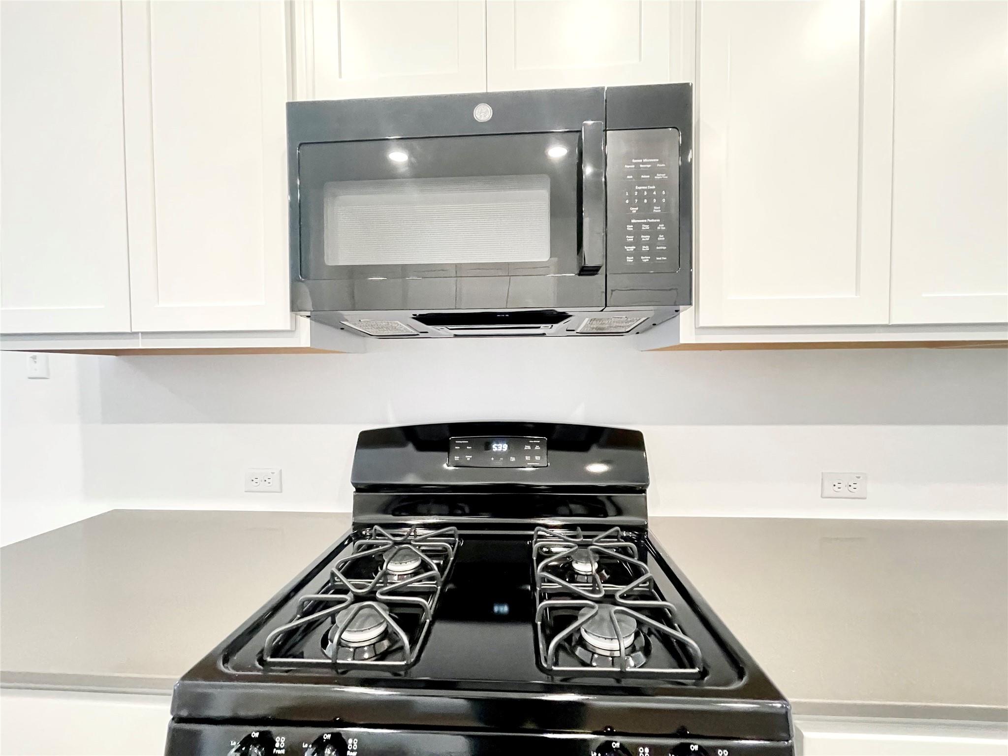 305 Milliner Loop, Hutto, TX 78634