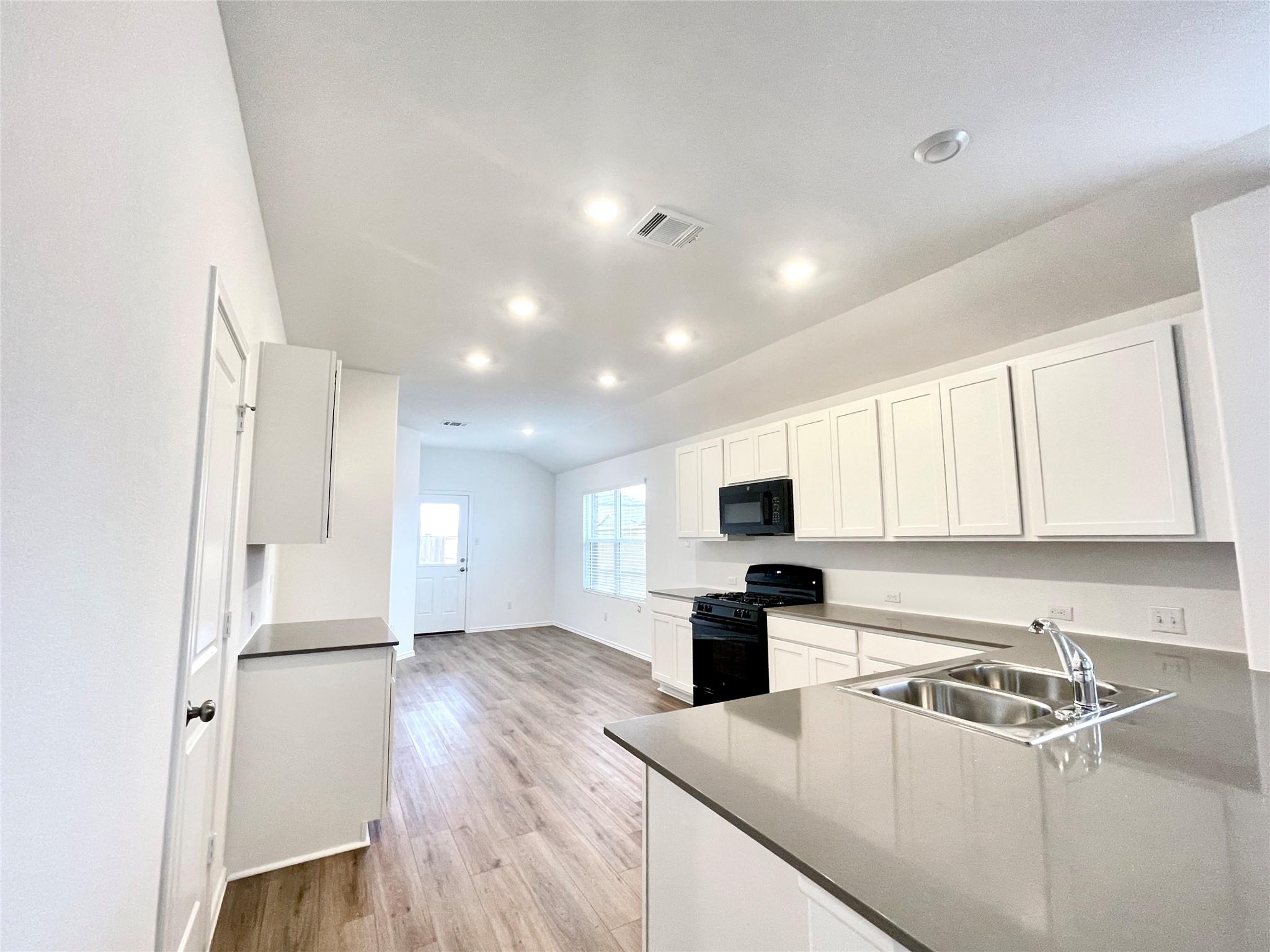 305 Milliner Loop, Hutto, TX 78634