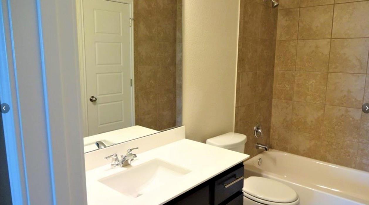 704 Carillion Dr, Pflugerville, TX 78660