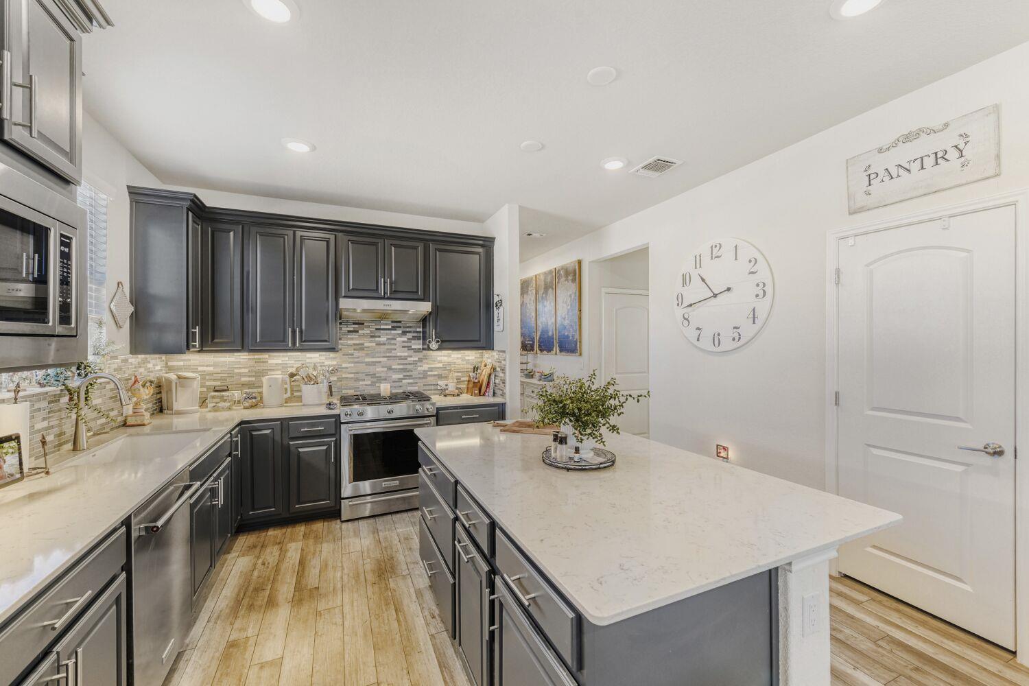 815 Saratoga Ln, Georgetown, TX 78633