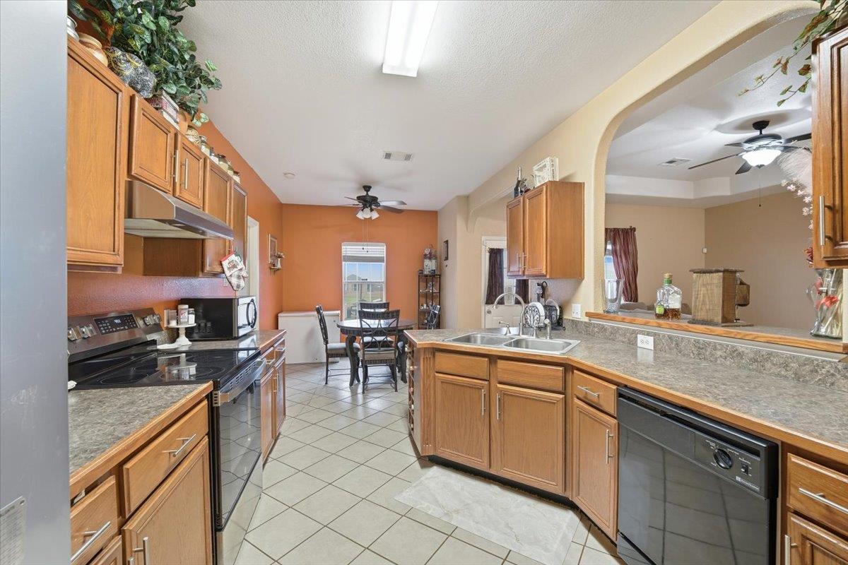 106 Luna Vista Cv, Del Valle, TX 78617