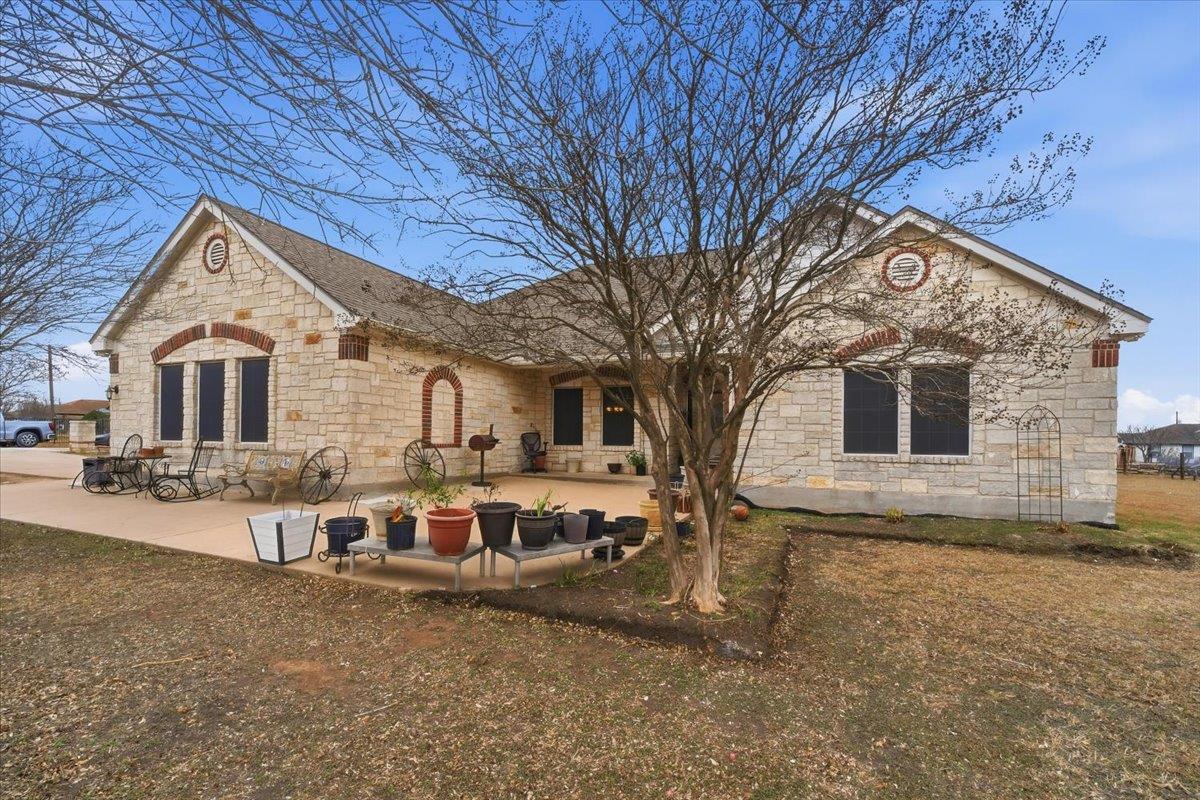 106 Luna Vista Cv, Del Valle, TX 78617