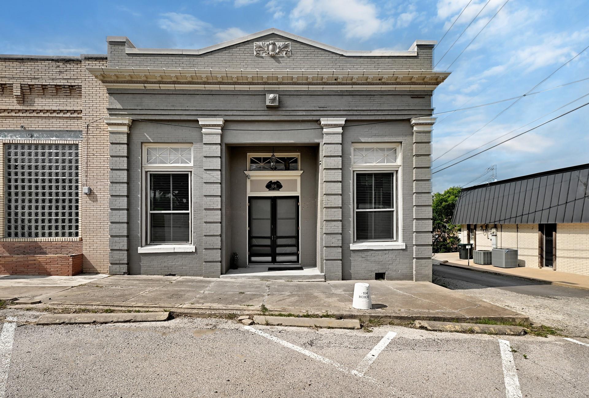 104 Hoxie St S, Coupland, TX 78615