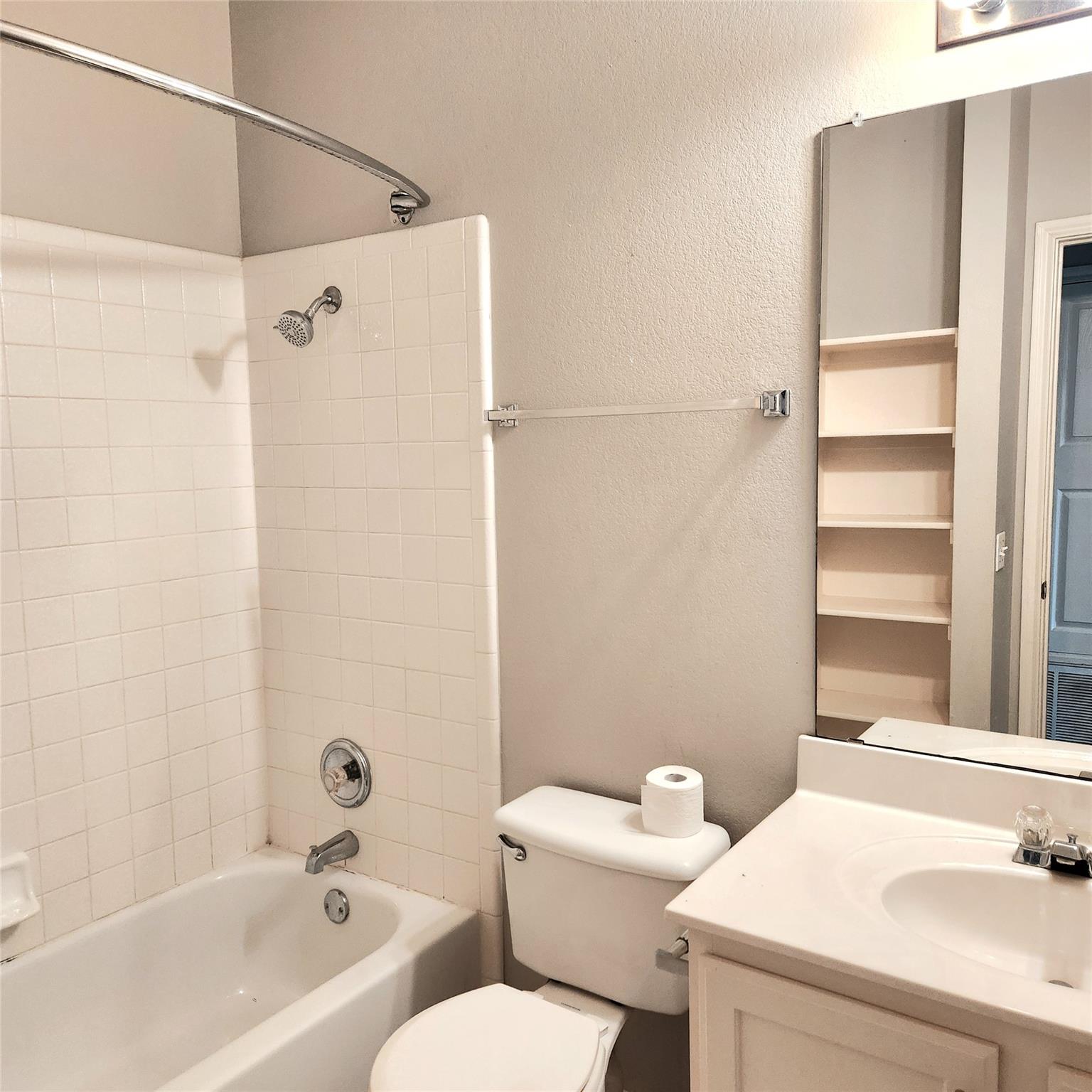 107 Holmstrom St, Hutto, TX 78634