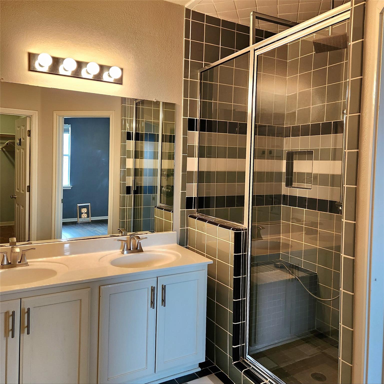 107 Holmstrom St, Hutto, TX 78634