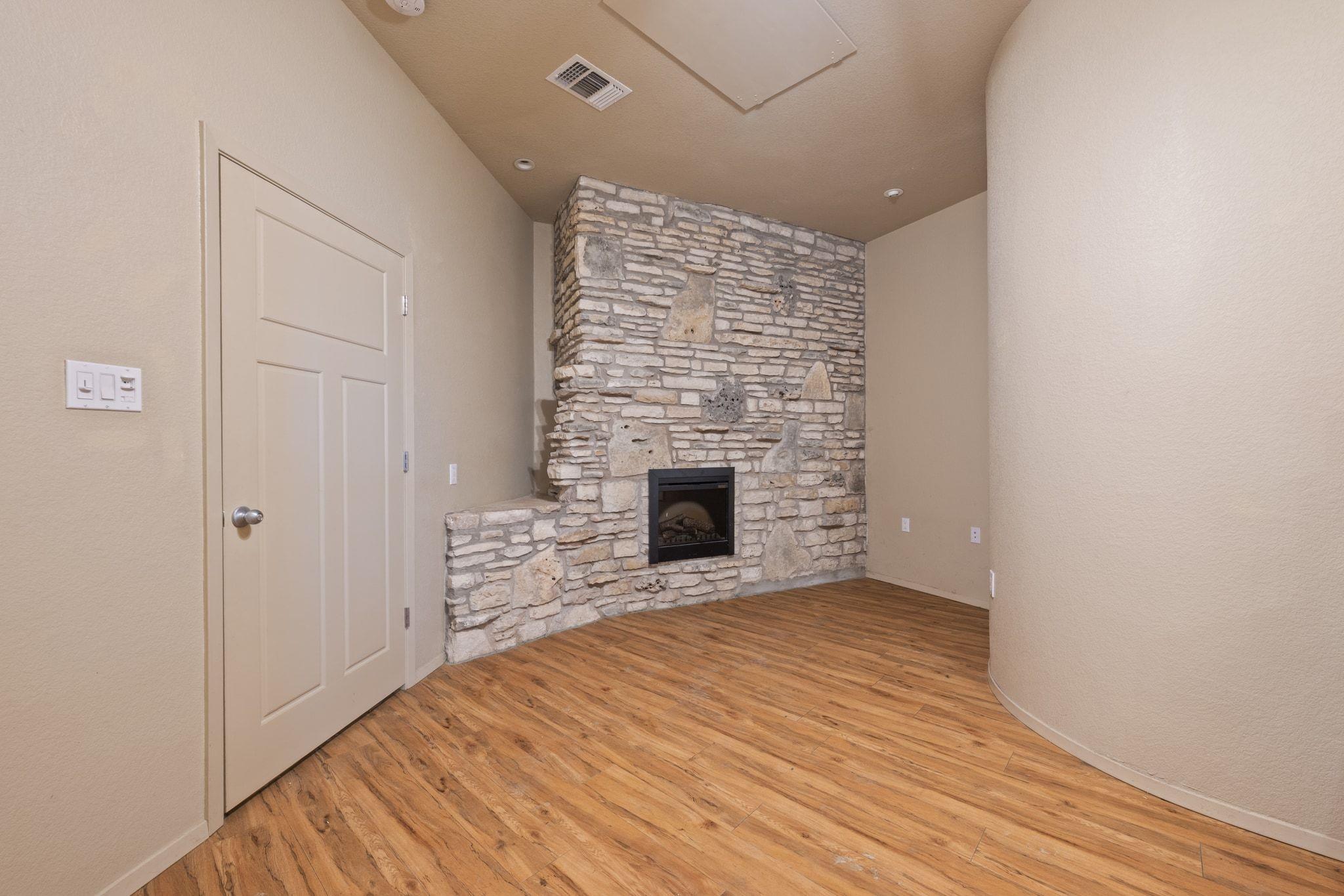 450 Eagles Nest Dr, Wimberley, TX 78676