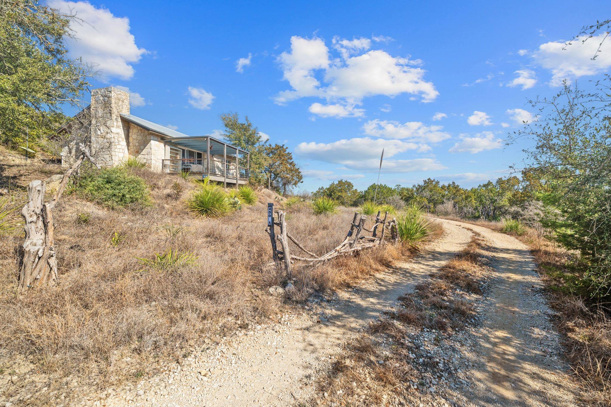 450 Eagles Nest Dr, Wimberley, TX 78676