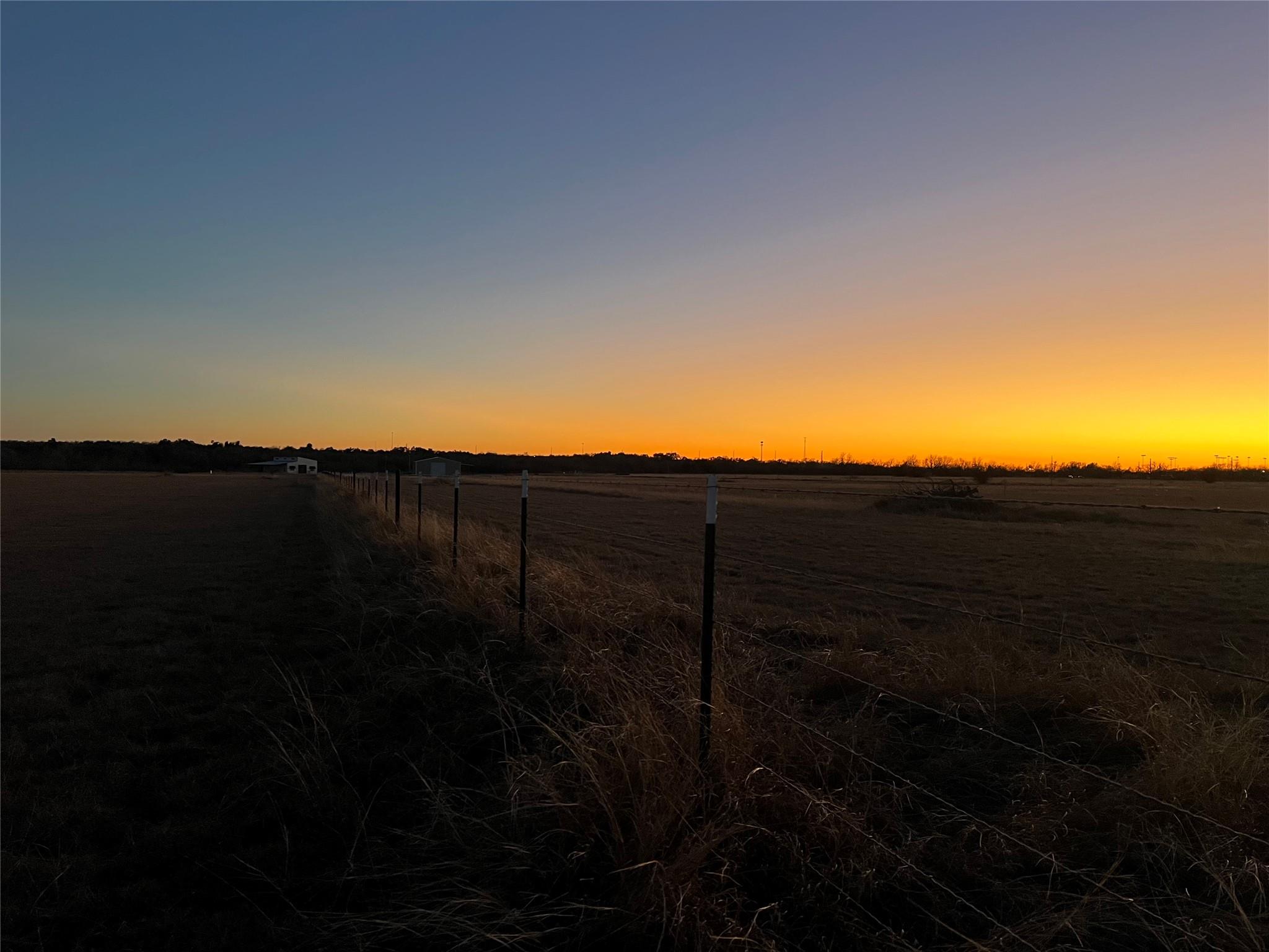 12282 E Travis Rd, Holland, TX 76534