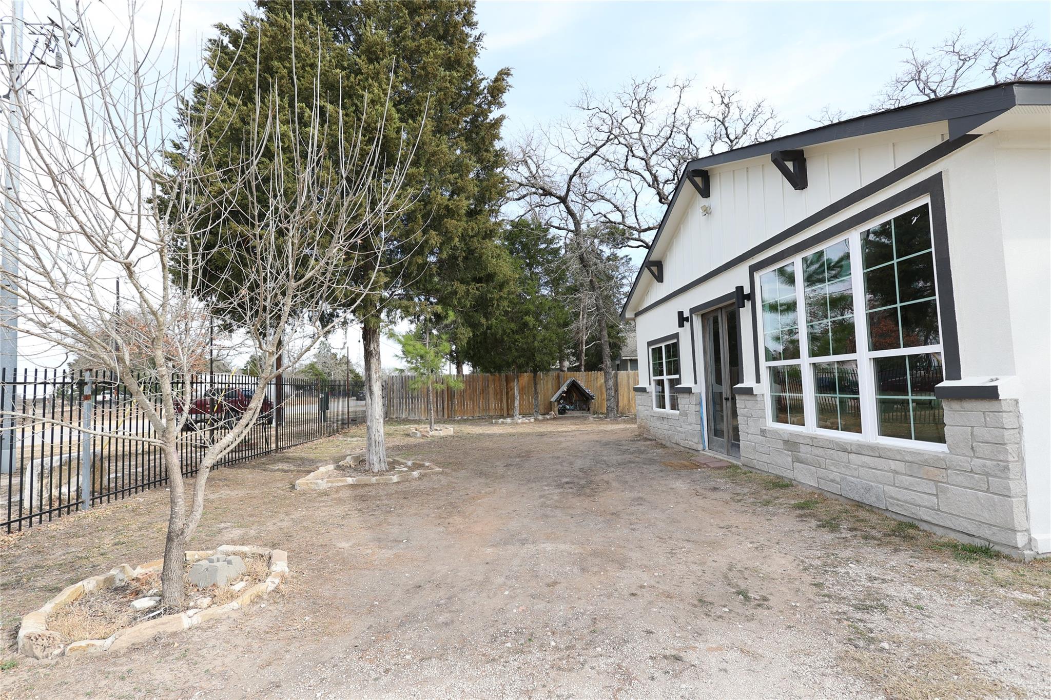 250 La Selva Dr, Elgin, TX 78621