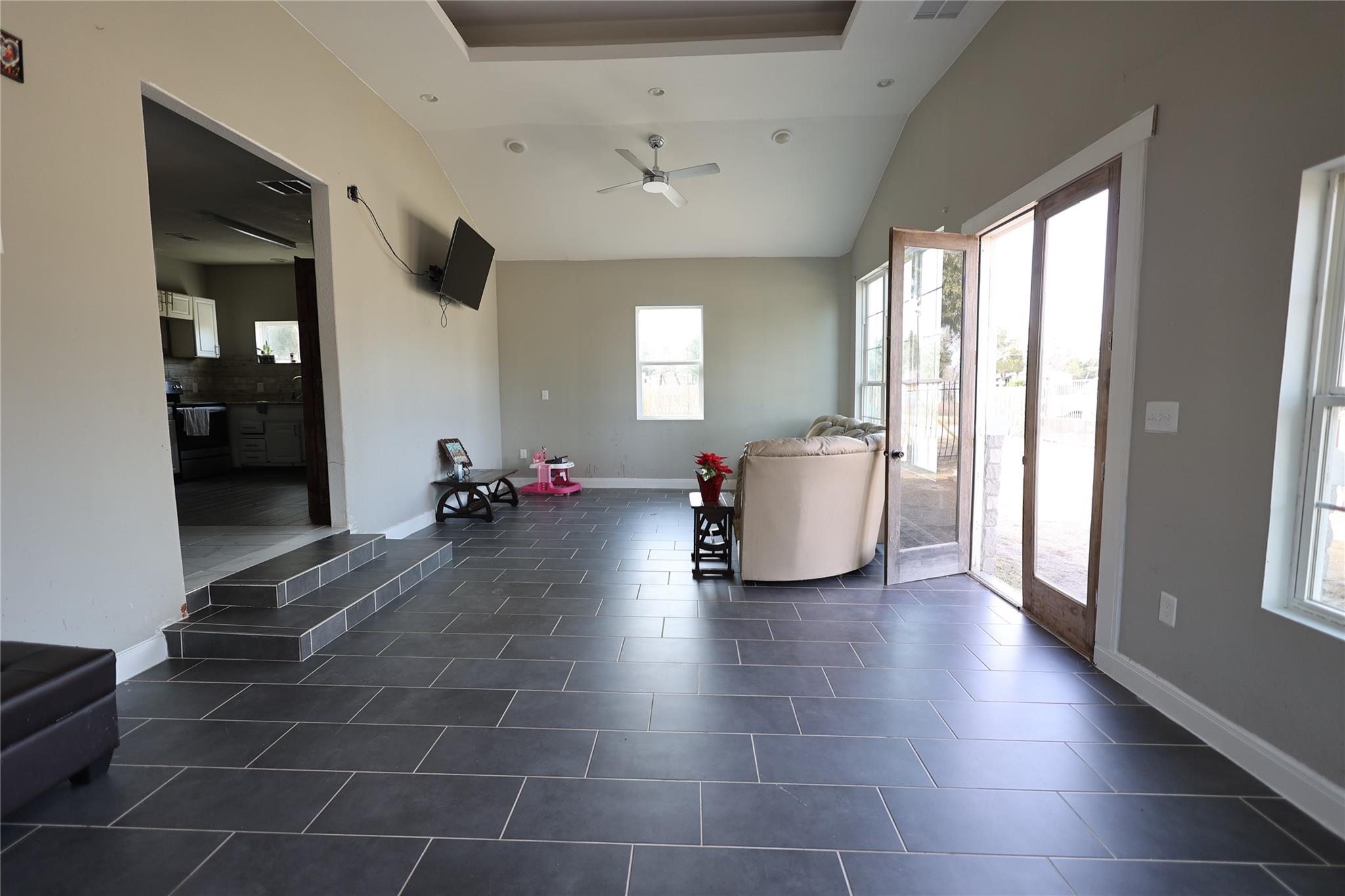 250 La Selva Dr, Elgin, TX 78621