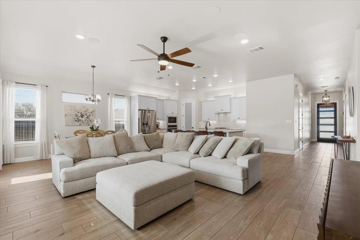 304 Morning Ridge Ct, Georgetown, TX 78628