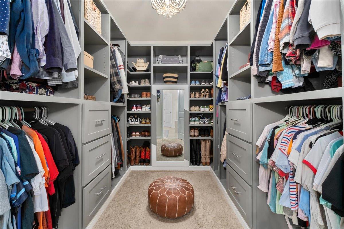 888 Oyster Crk, Buda, TX 78610