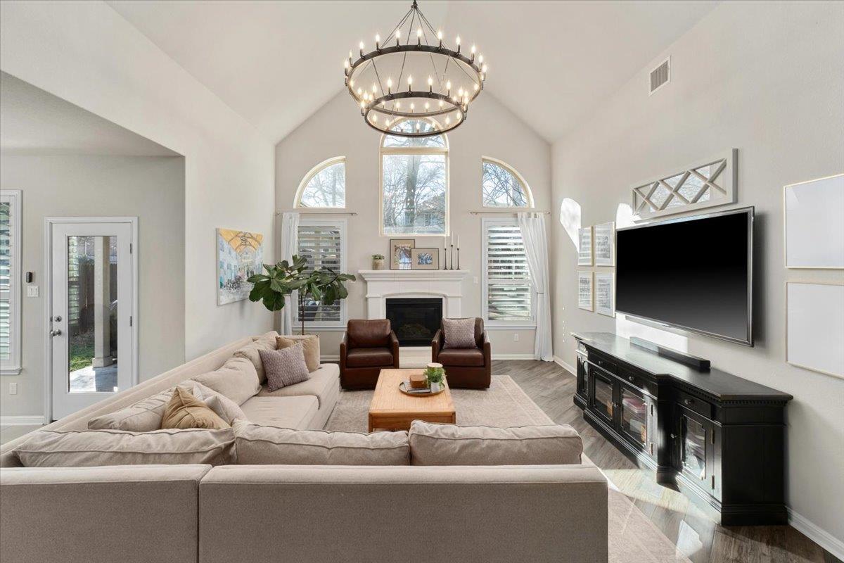 888 Oyster Crk, Buda, TX 78610