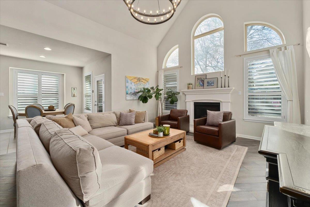 888 Oyster Crk, Buda, TX 78610