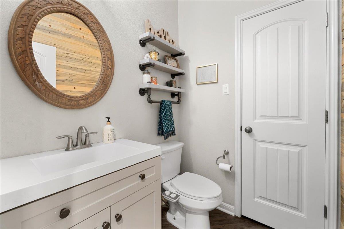 888 Oyster Crk, Buda, TX 78610