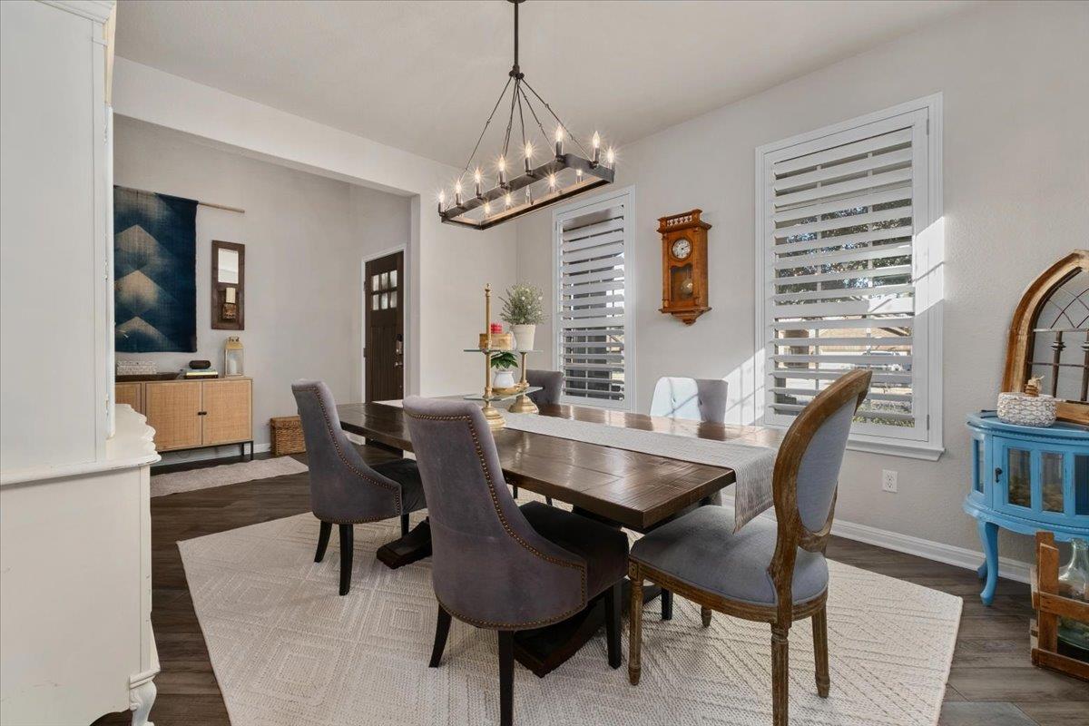 888 Oyster Crk, Buda, TX 78610