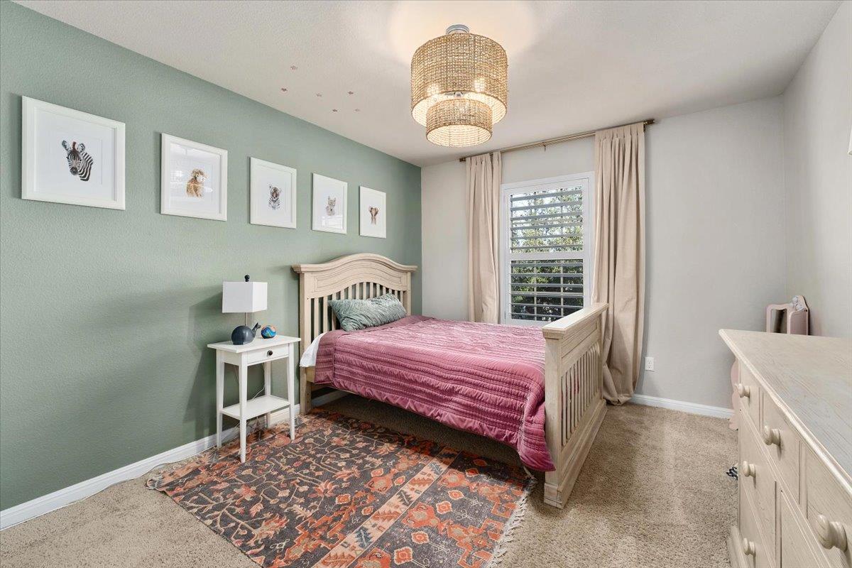 888 Oyster Crk, Buda, TX 78610