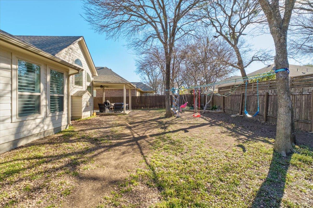 888 Oyster Crk, Buda, TX 78610