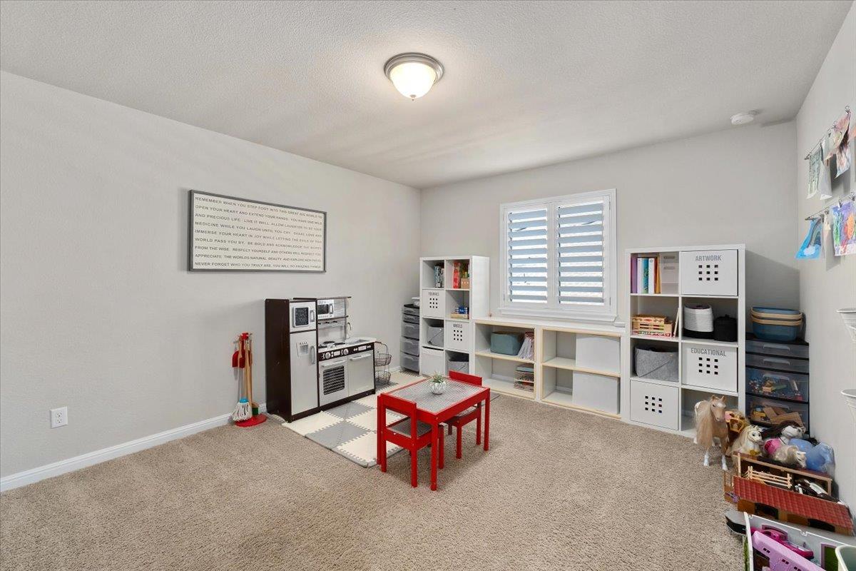 888 Oyster Crk, Buda, TX 78610