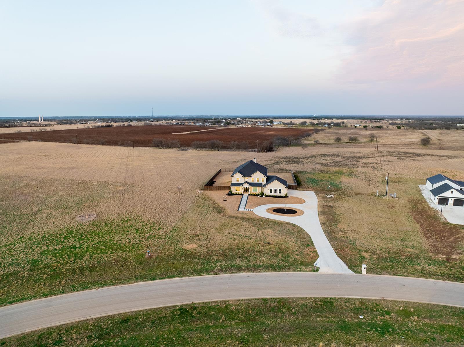 477 Willow Moon Ranch Rd, Crawford, TX 76638