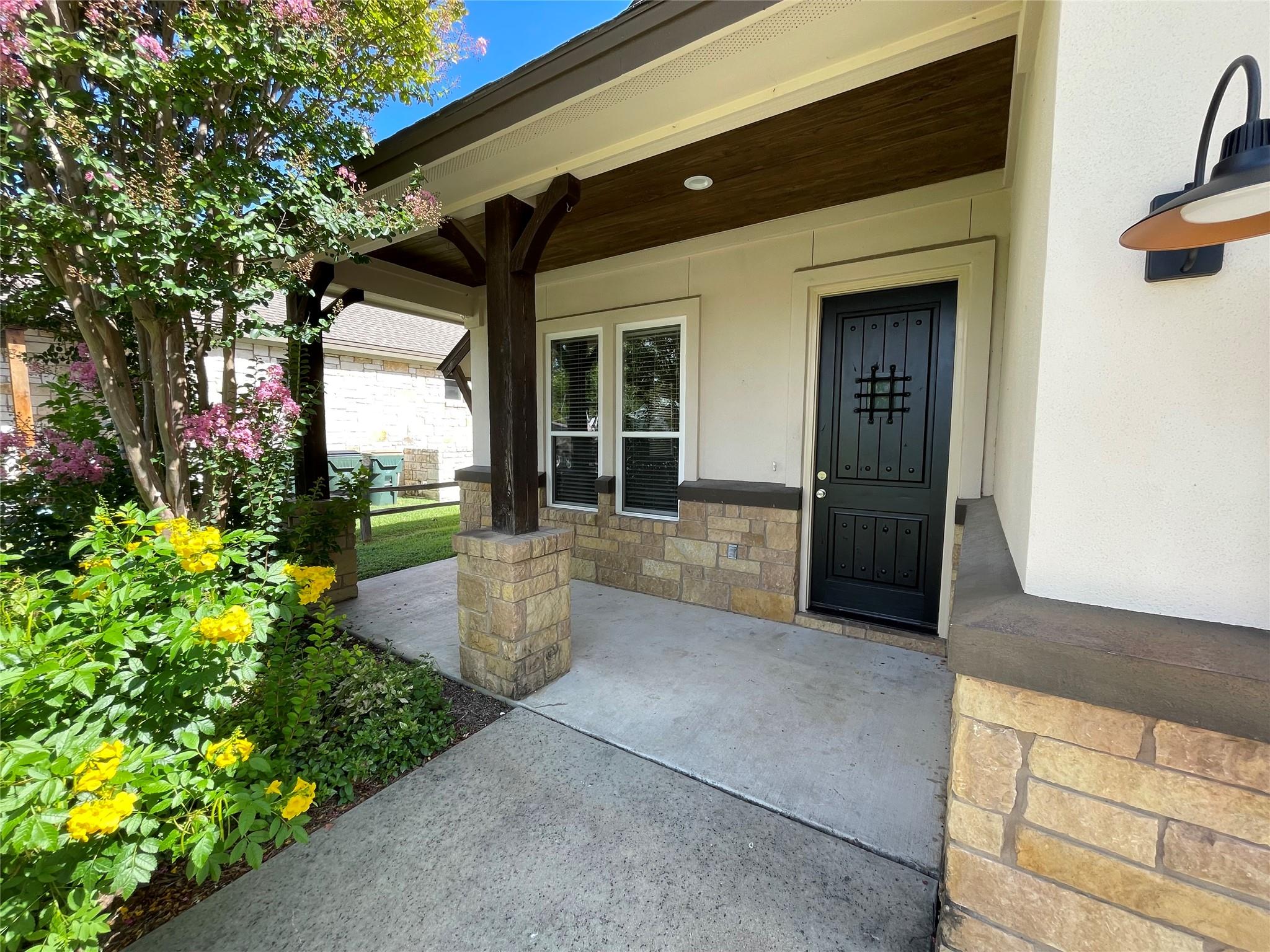 706 W Lockhart St, Kyle, TX 78640