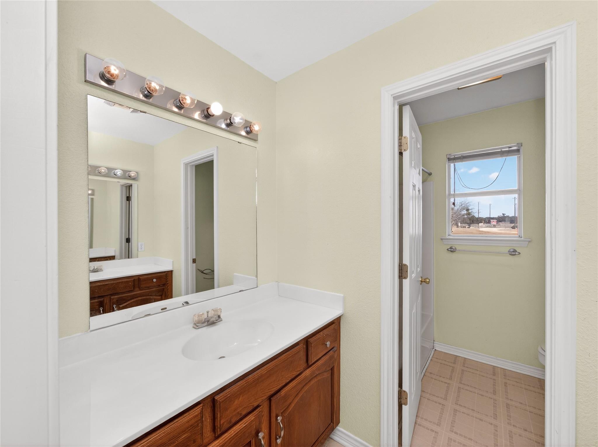 380 Salado Creek Rd, Salado, TX 76571