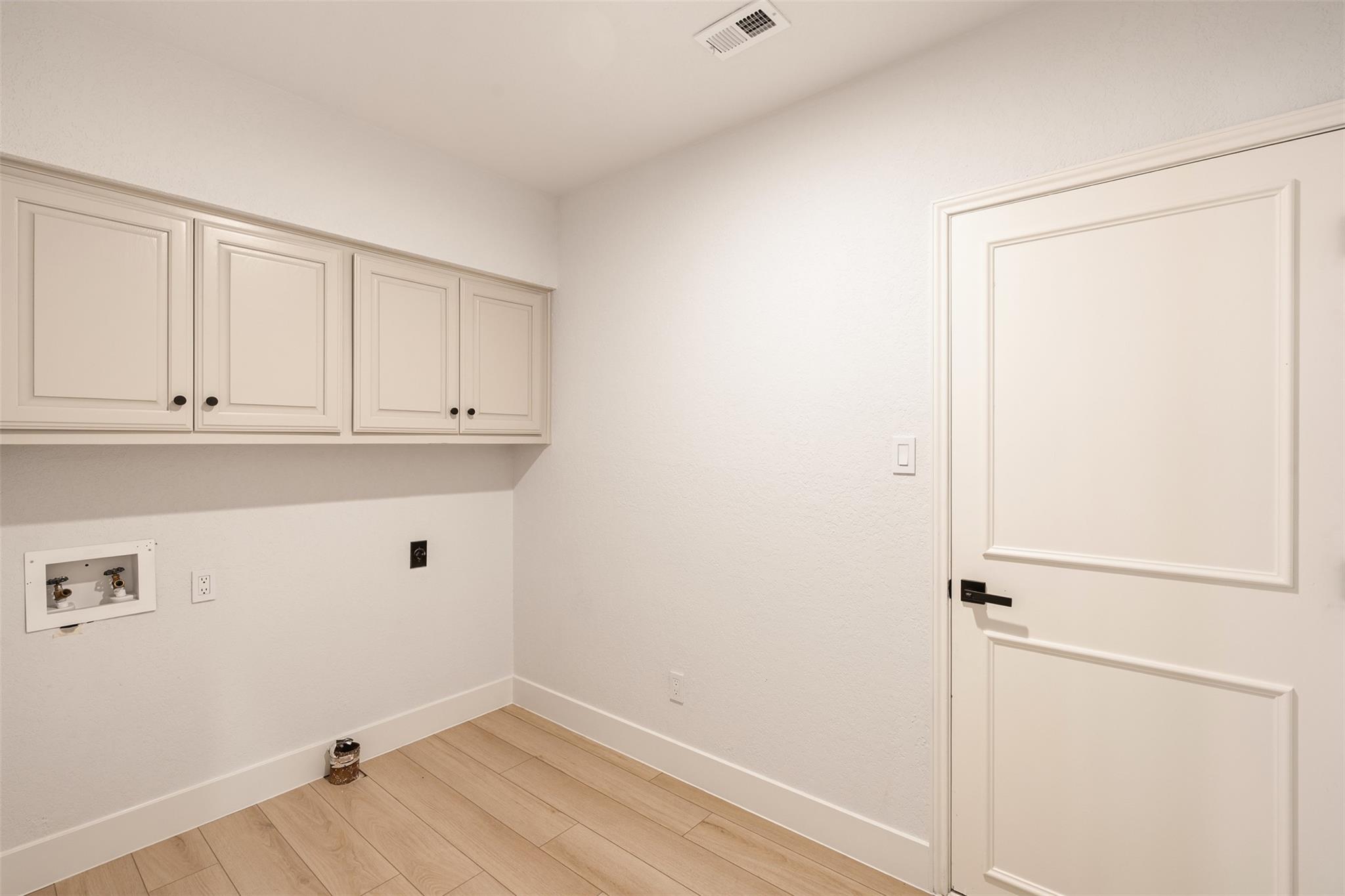 300 Norwood Dr W, Georgetown, TX 78628