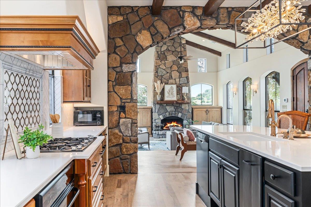 2808 & 2804 Fall Creek Estates Dr, Spicewood, TX 78669