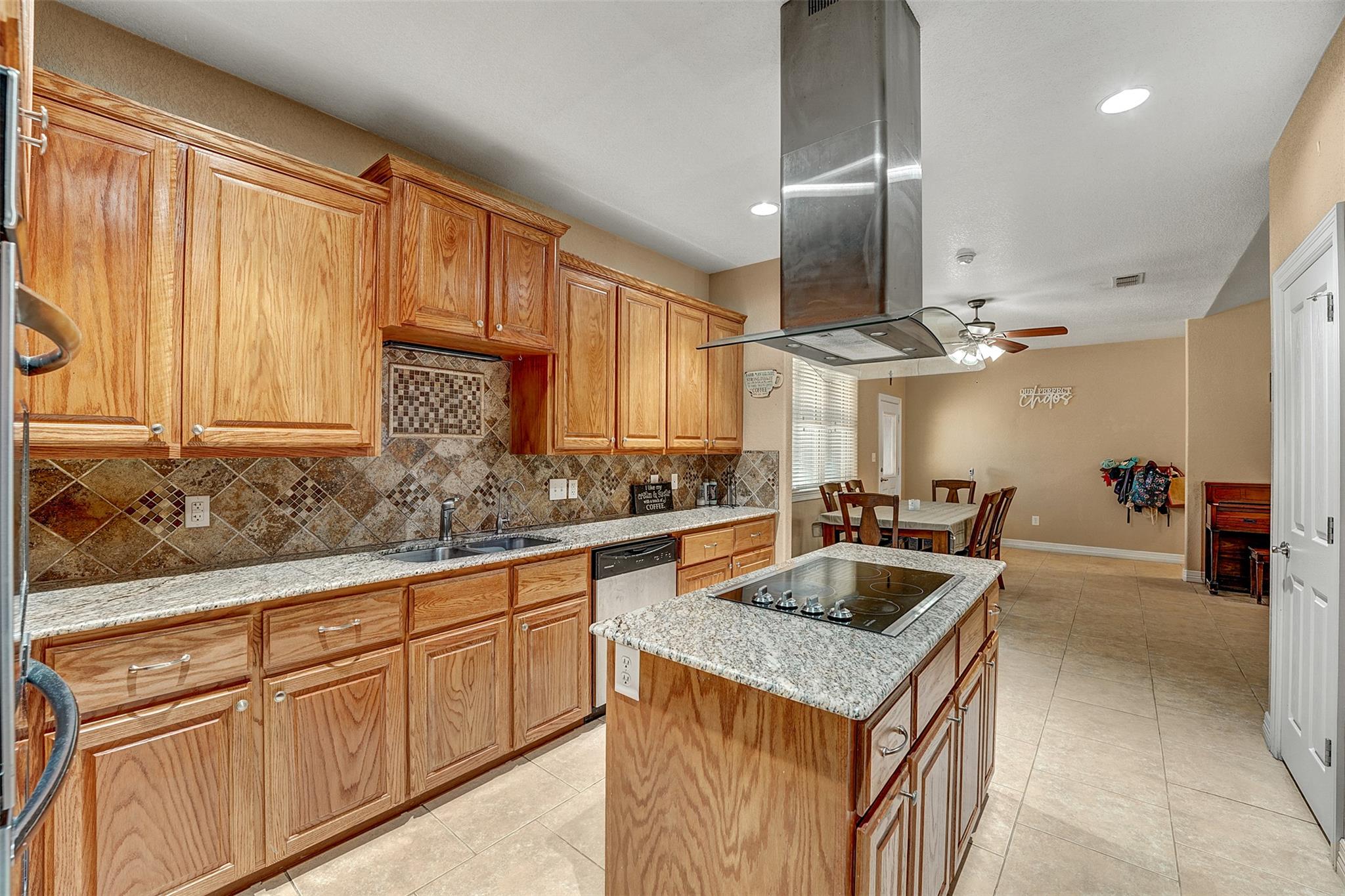 100 Magan Ln, Jarrell, TX 76537