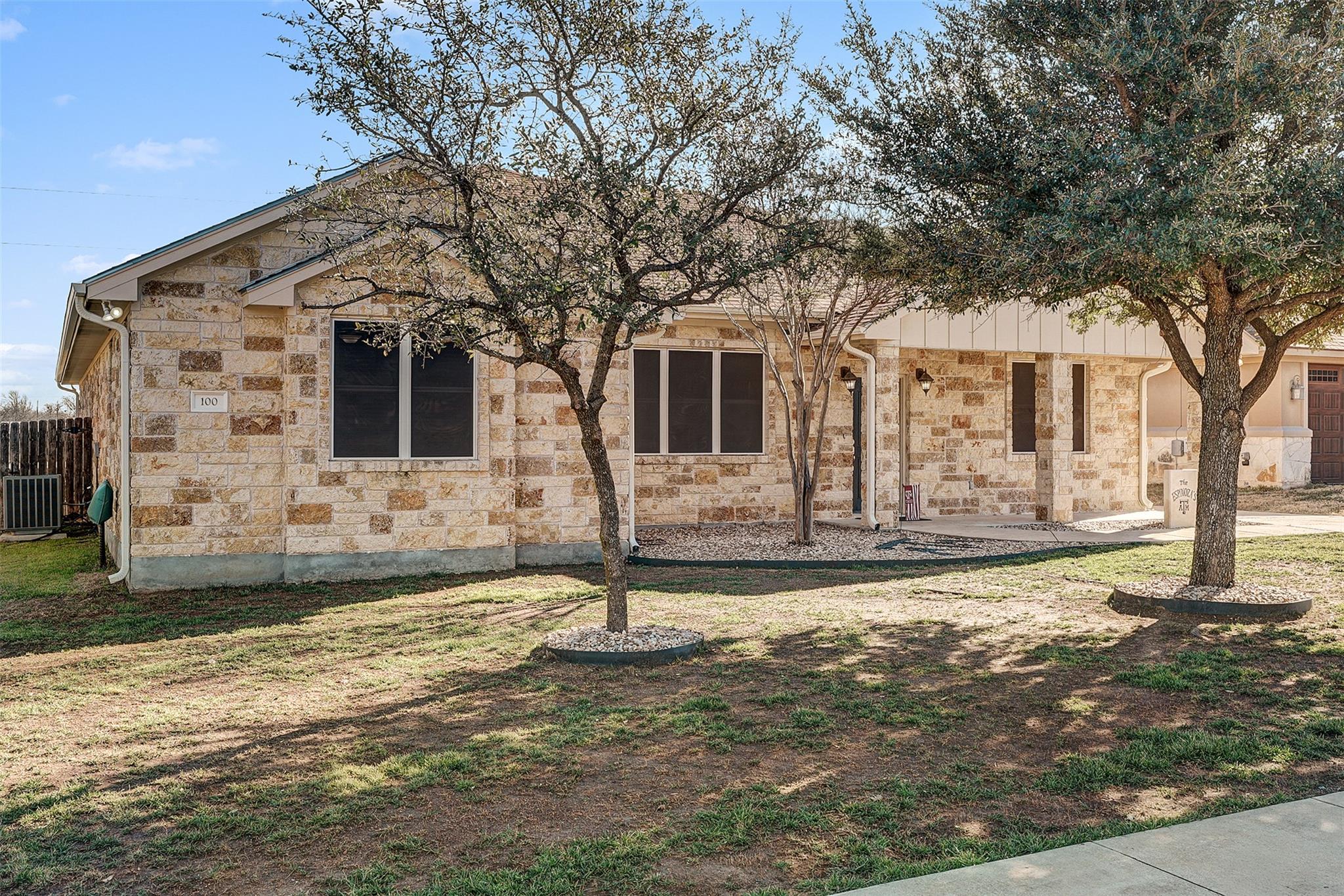 100 Magan Ln, Jarrell, TX 76537