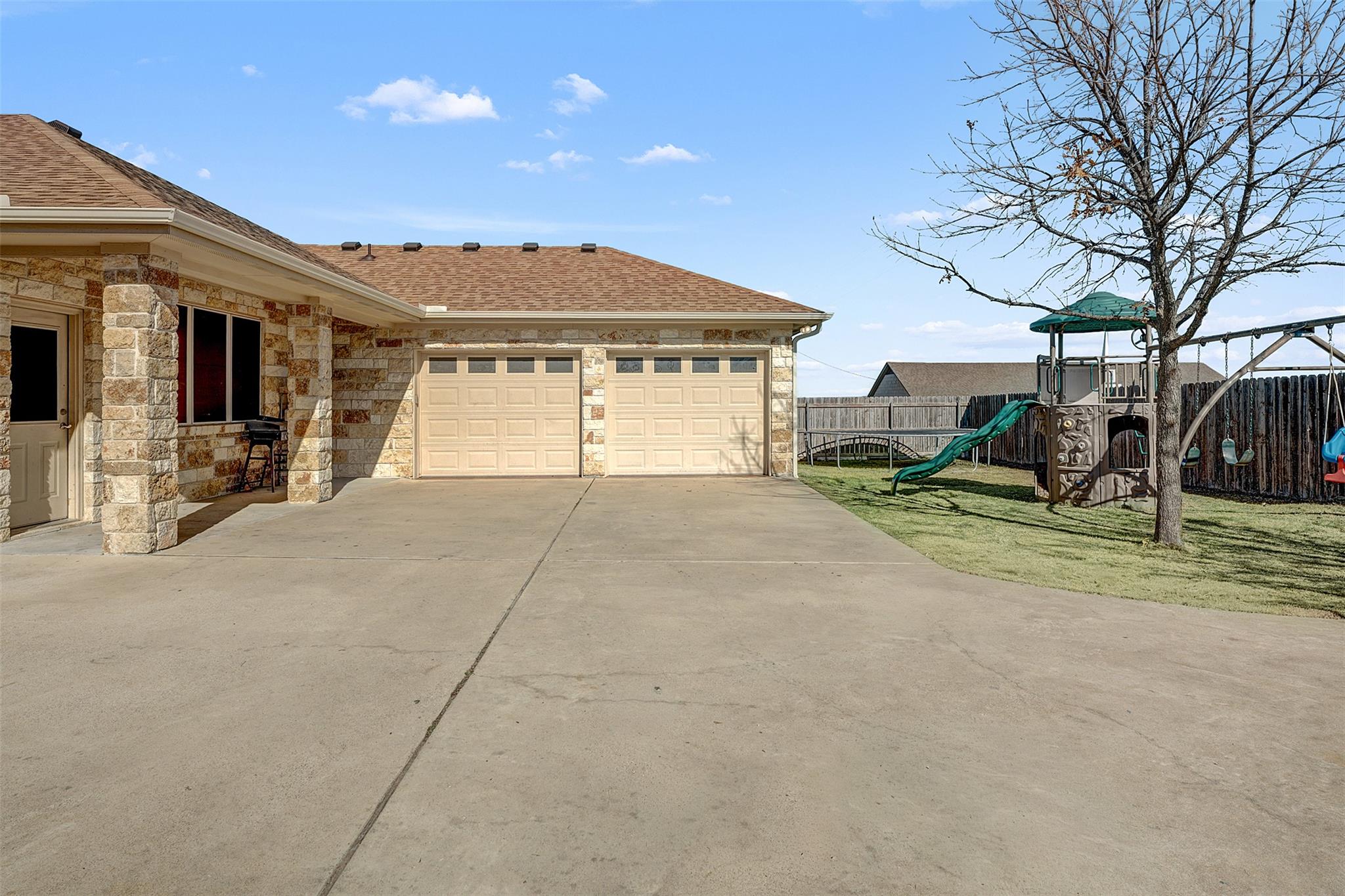100 Magan Ln, Jarrell, TX 76537