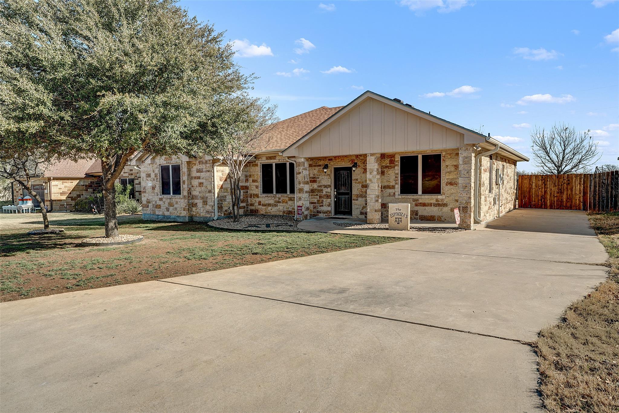 100 Magan Ln, Jarrell, TX 76537
