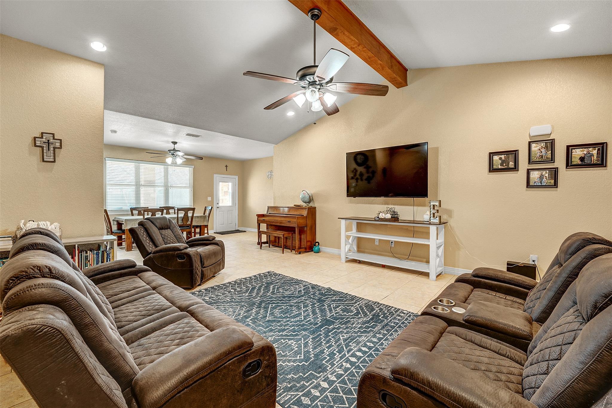 100 Magan Ln, Jarrell, TX 76537