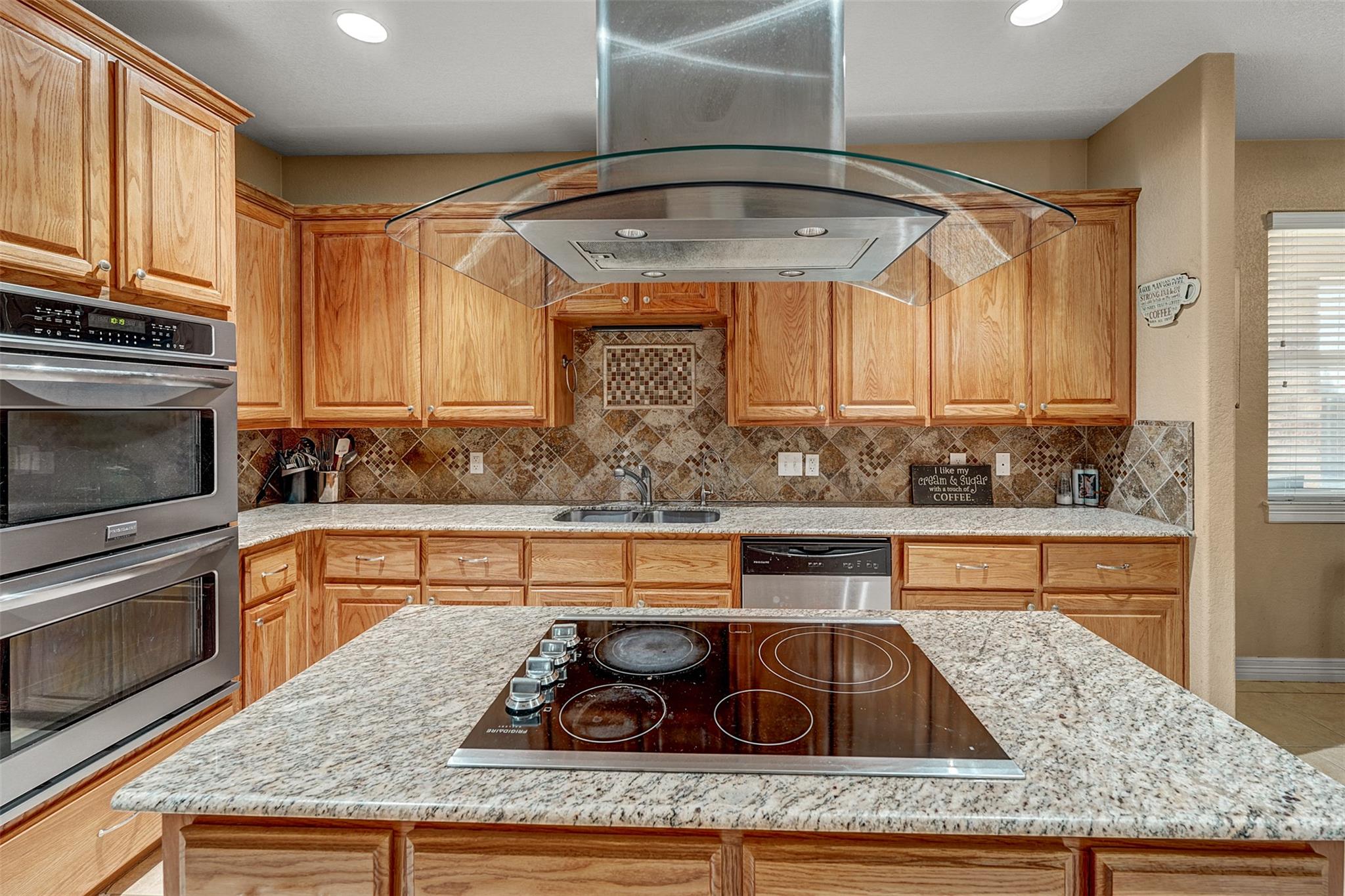 100 Magan Ln, Jarrell, TX 76537