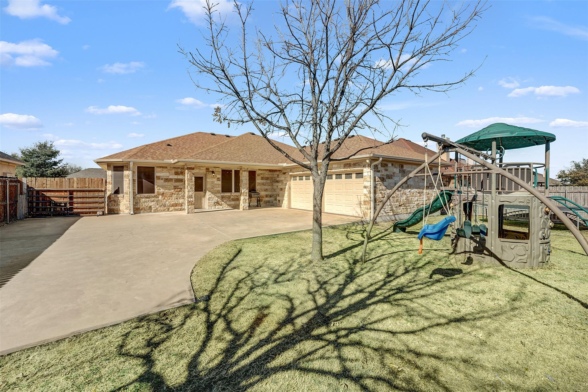 100 Magan Ln, Jarrell, TX 76537
