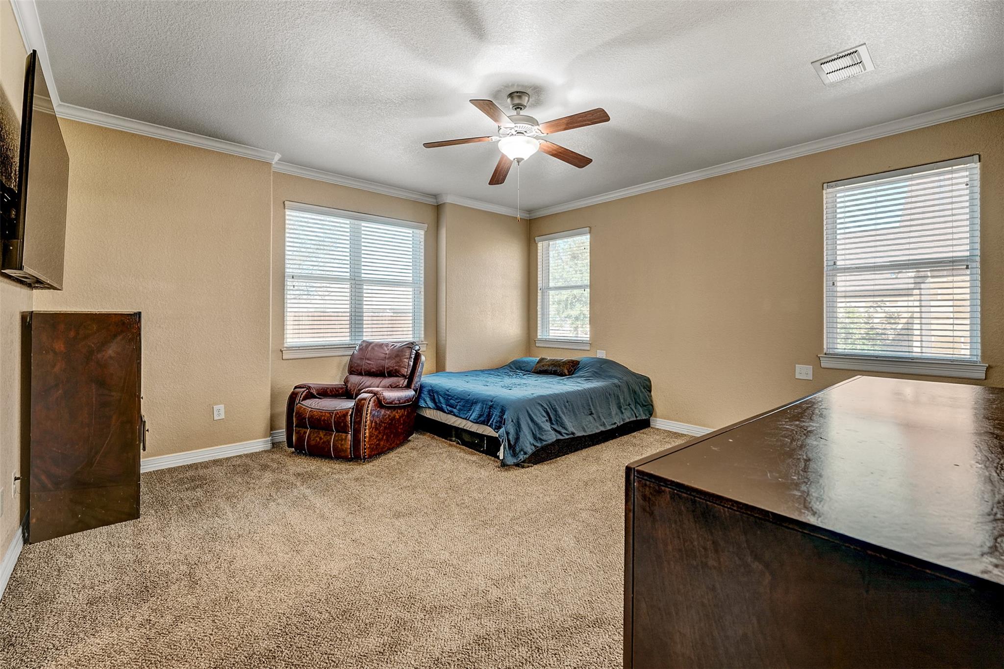 100 Magan Ln, Jarrell, TX 76537