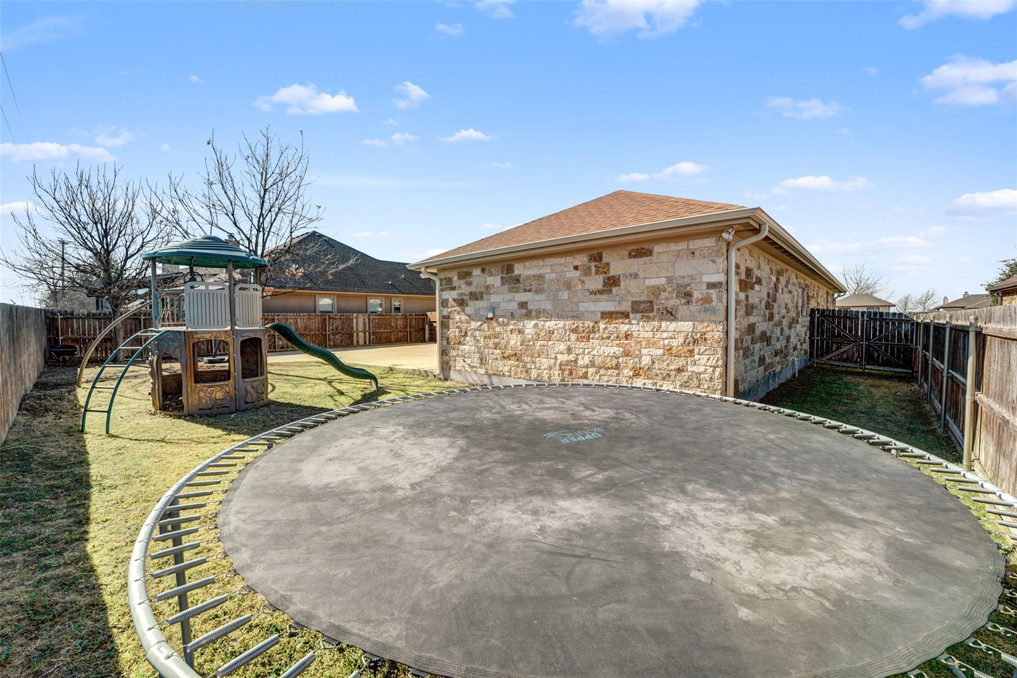 100 Magan Ln, Jarrell, TX 76537