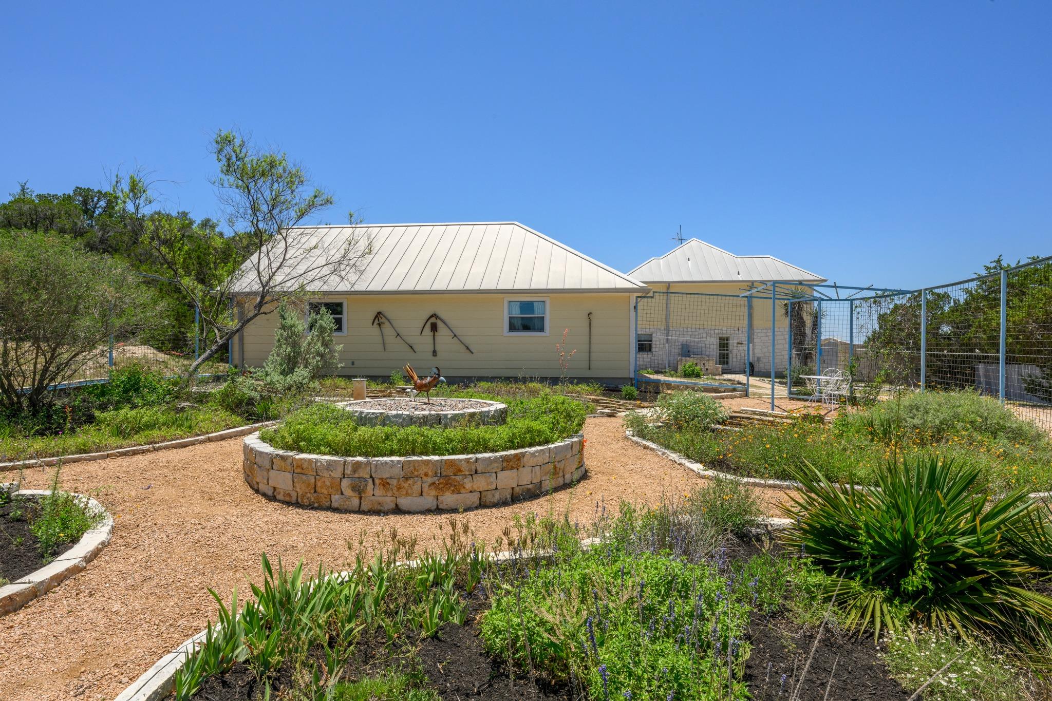 1316 Overland Stage Rd, Dripping Springs, TX 78620