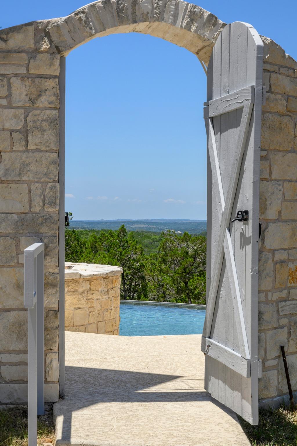 1316 Overland Stage Rd, Dripping Springs, TX 78620