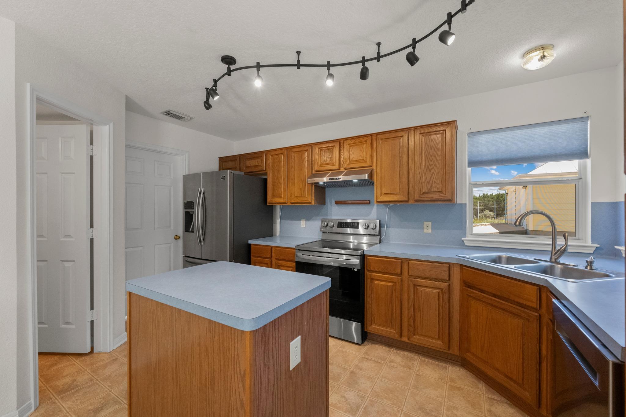 1316 Overland Stage Rd, Dripping Springs, TX 78620