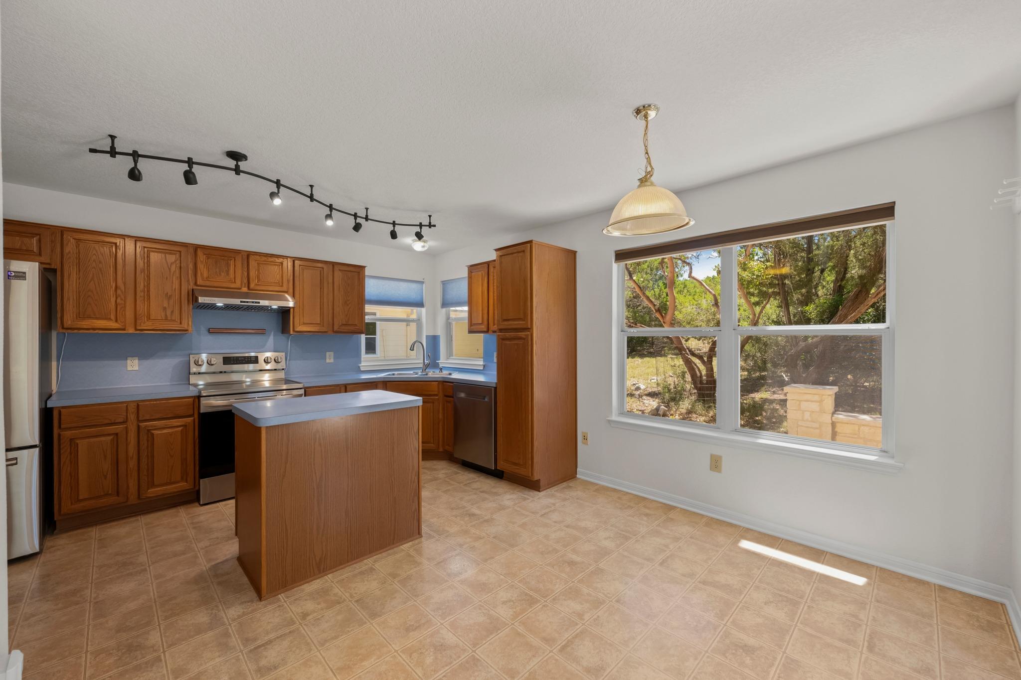 1316 Overland Stage Rd, Dripping Springs, TX 78620