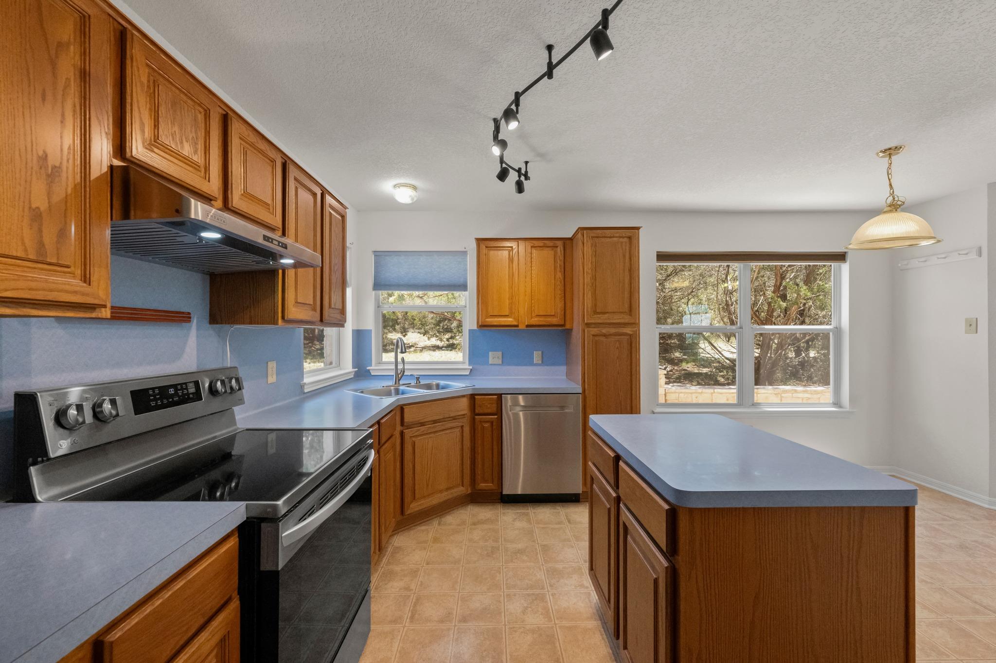 1316 Overland Stage Rd, Dripping Springs, TX 78620