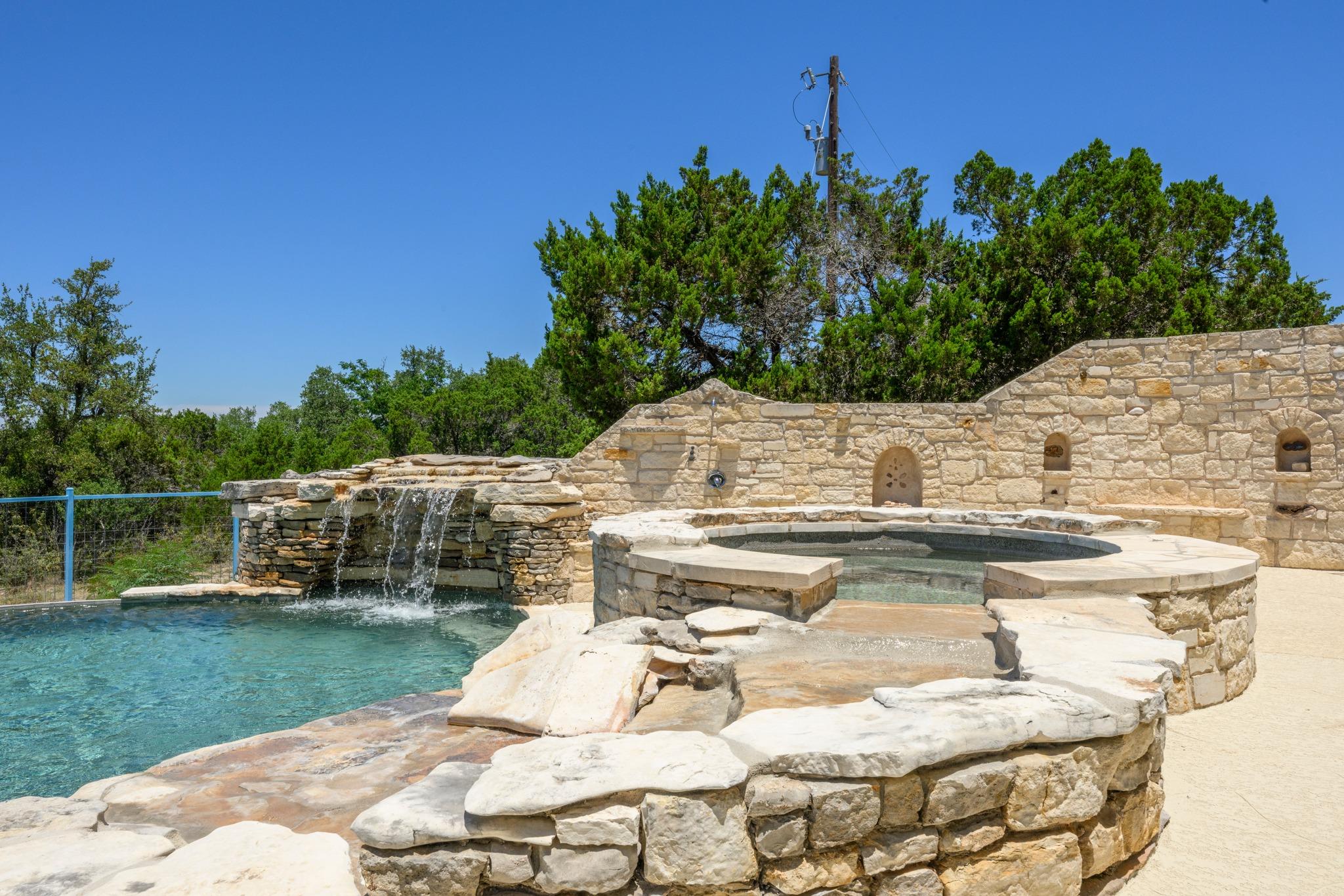 1316 Overland Stage Rd, Dripping Springs, TX 78620