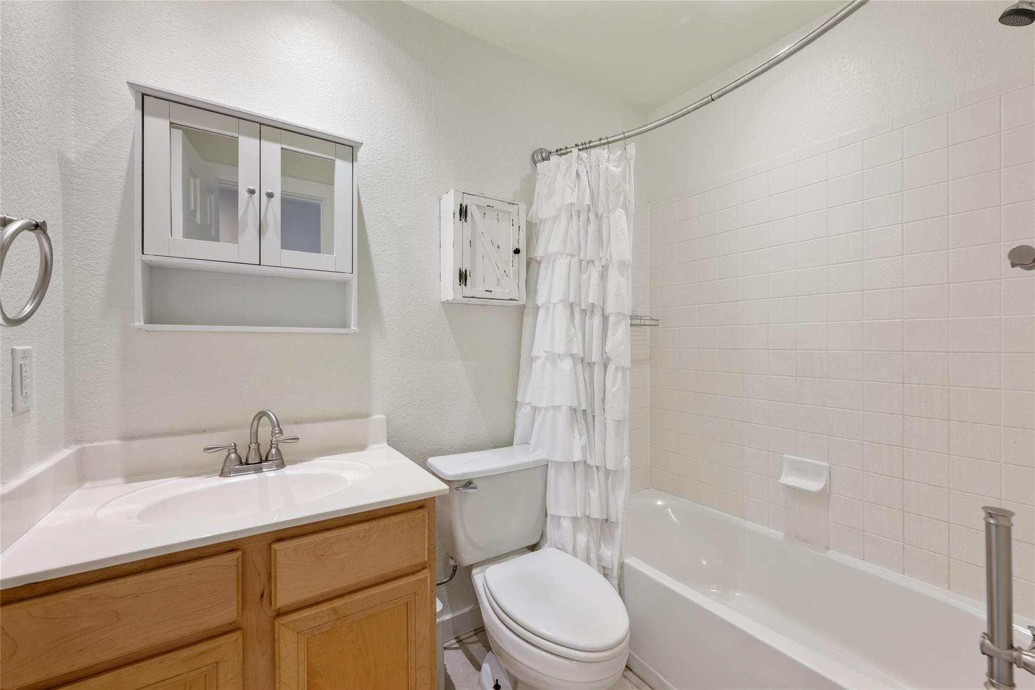 1602 Candlelight Dr, Leander, TX 78641