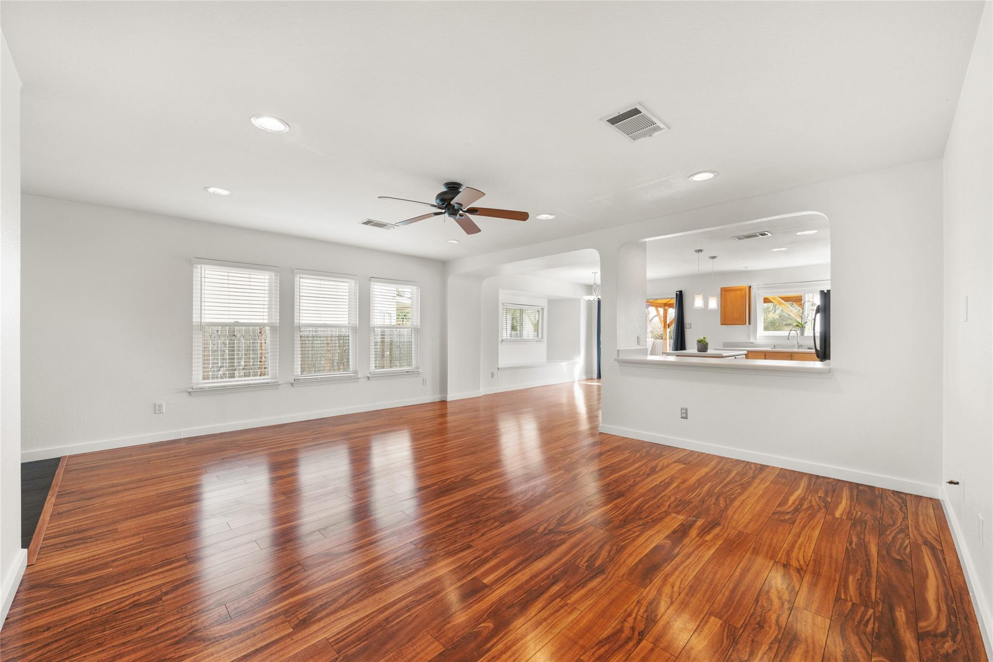 1602 Candlelight Dr, Leander, TX 78641