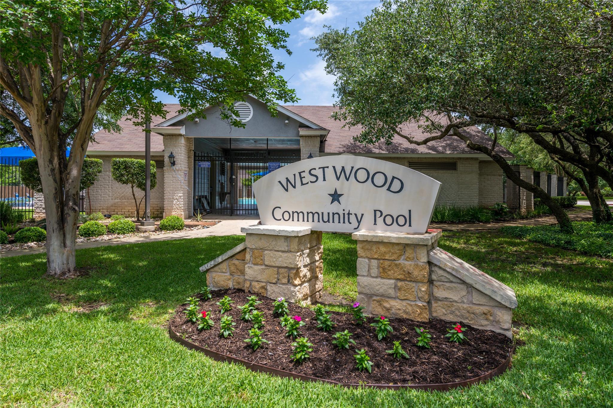 1602 Candlelight Dr, Leander, TX 78641